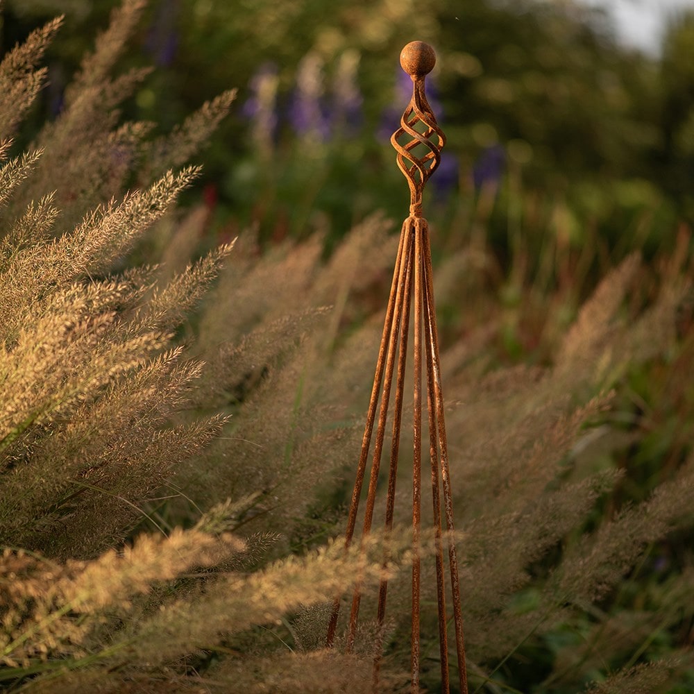 Elegant garden obelisk - rust