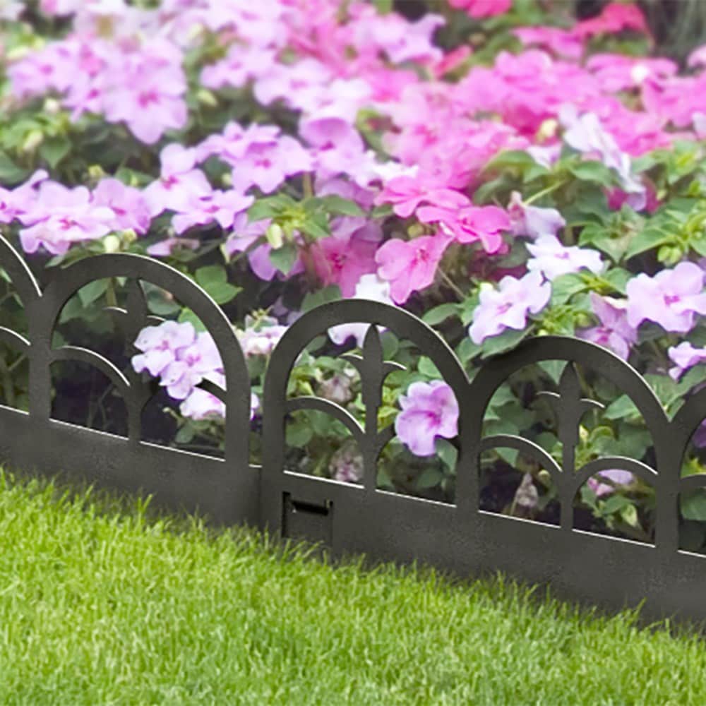 Finial metal garden edging - black