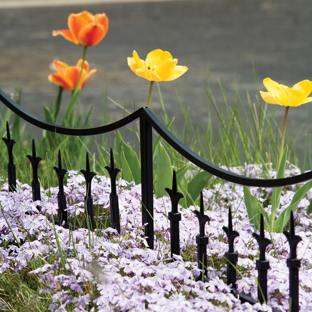 Classic finial metal garden edging - black
