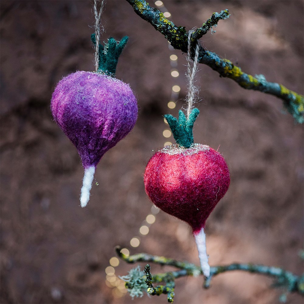 Felt radishes - set of 2