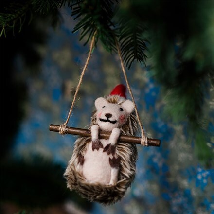 Felt swinging hedgehog