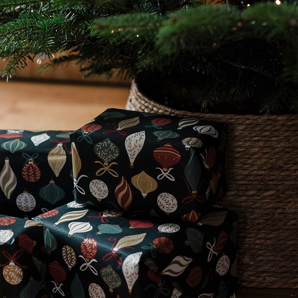 Green bauble decorated wrapping paper