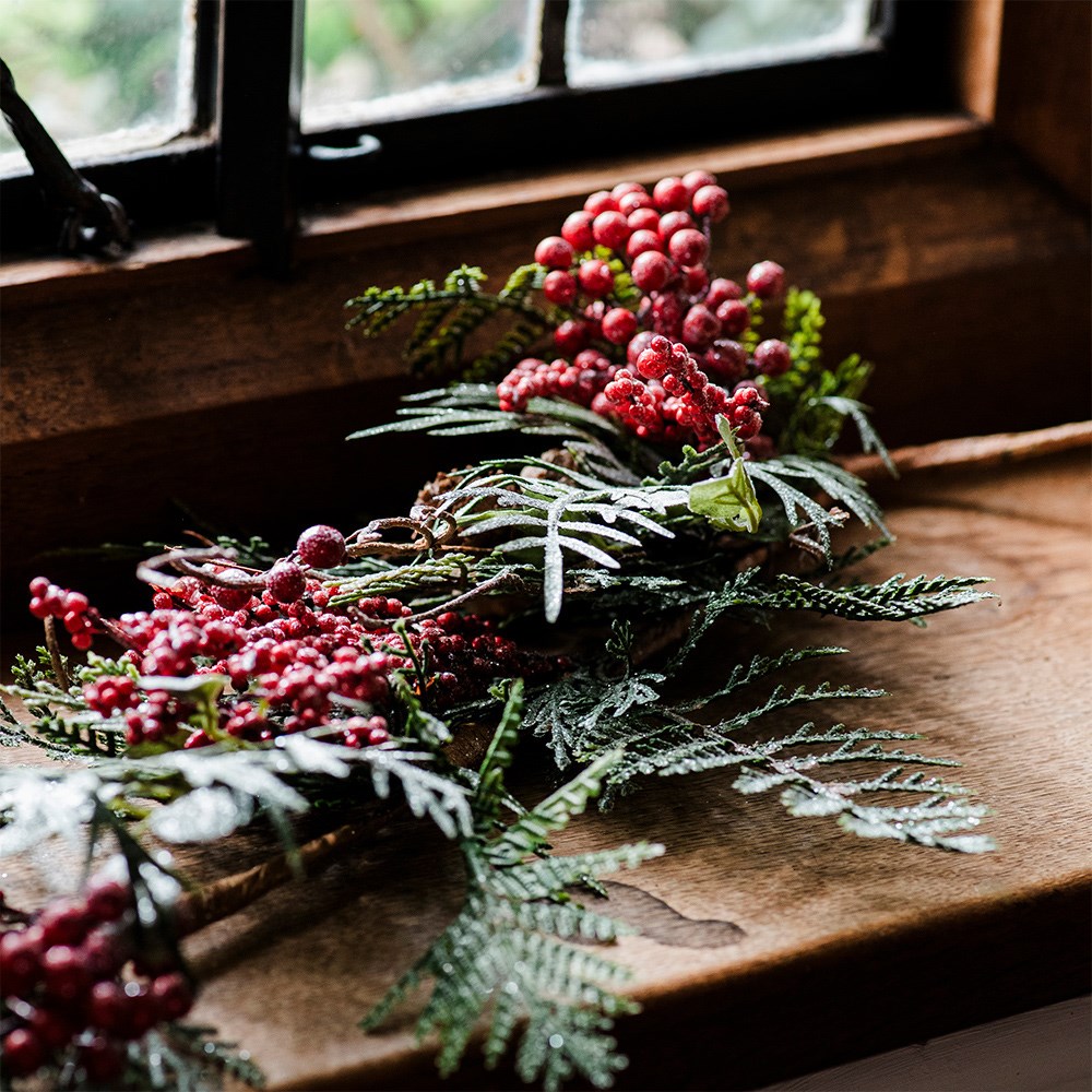 Buy Festive red berry garland: Delivery by Crocus