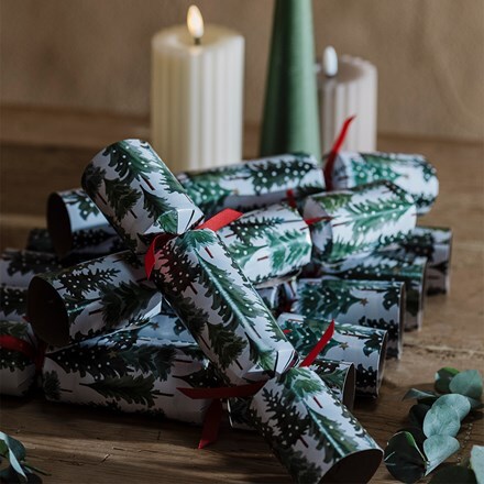 Snowy tree crackers - box of 8