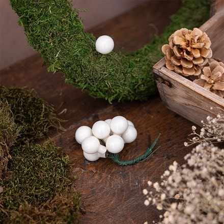Wired mini wreath baubles - cream