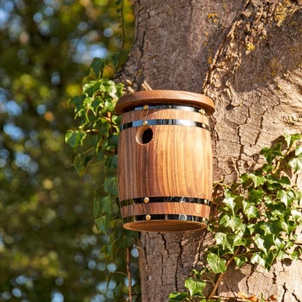 Barrel bird nesting box