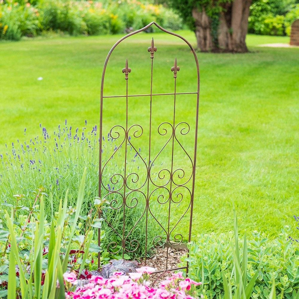 Fleur-de-lys trellis plant support - rust