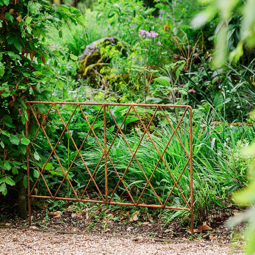 Metal border panel / divider - rust 