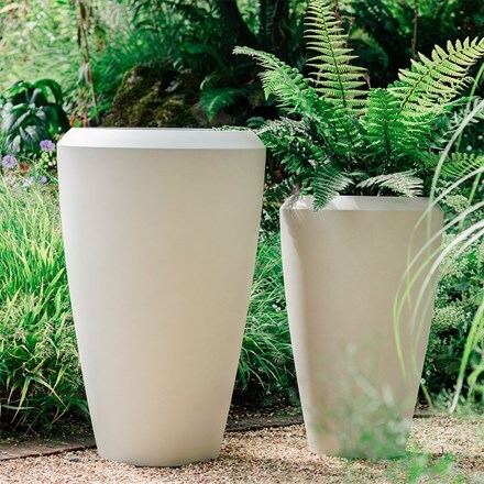 Lightweight tapered planter in chalk