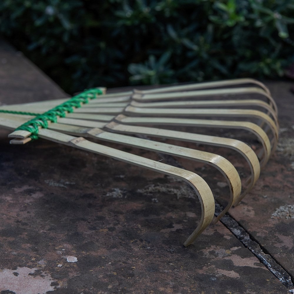 Niwaki bamboo hand rake
