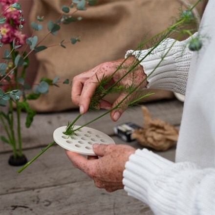 Flower arranging disk - white