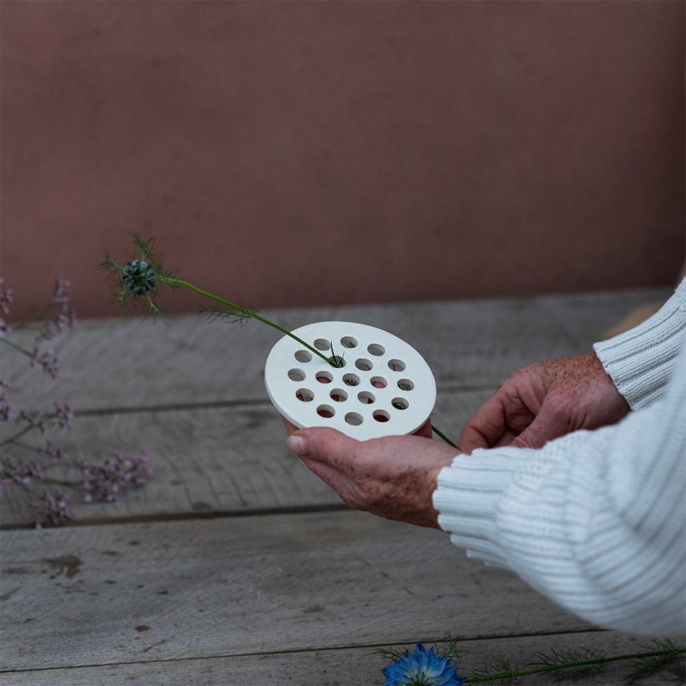 Flower arranging disk - white