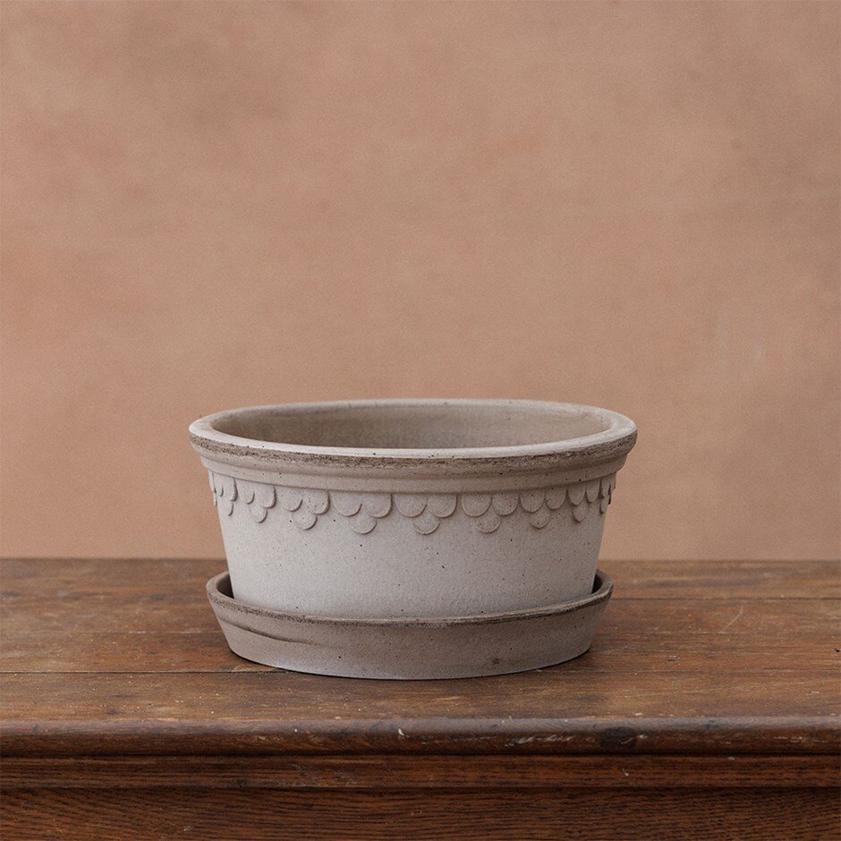 Scalloped tapered plant bowl & saucer - grey terracotta