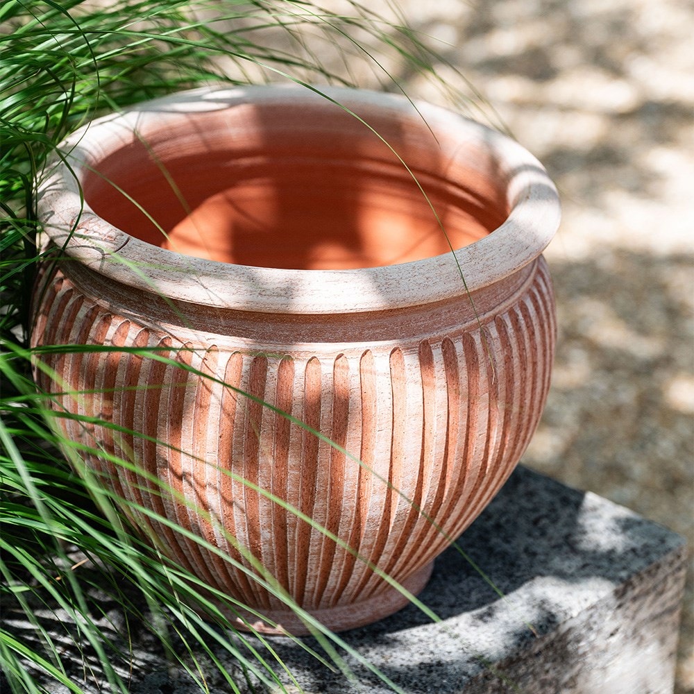 Curved ribbed terracotta pot