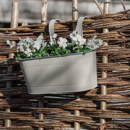 Hanging metal planter - cream