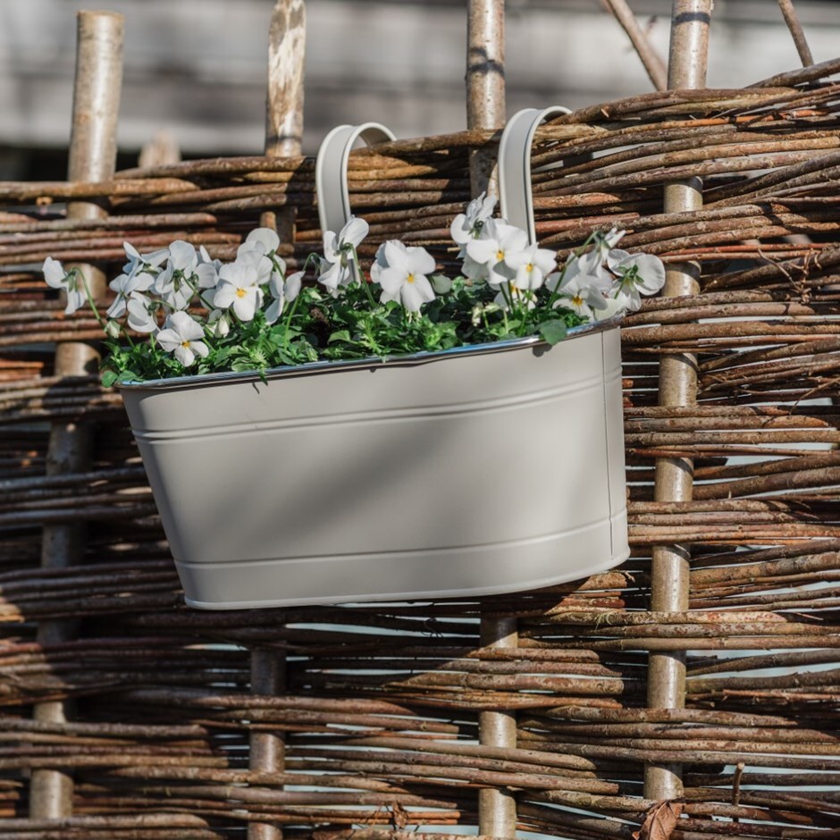 Hanging metal planter - cream