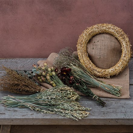 Dried flower wreath kit & straw wreath