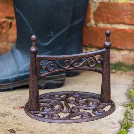 Cast iron shoe scraper