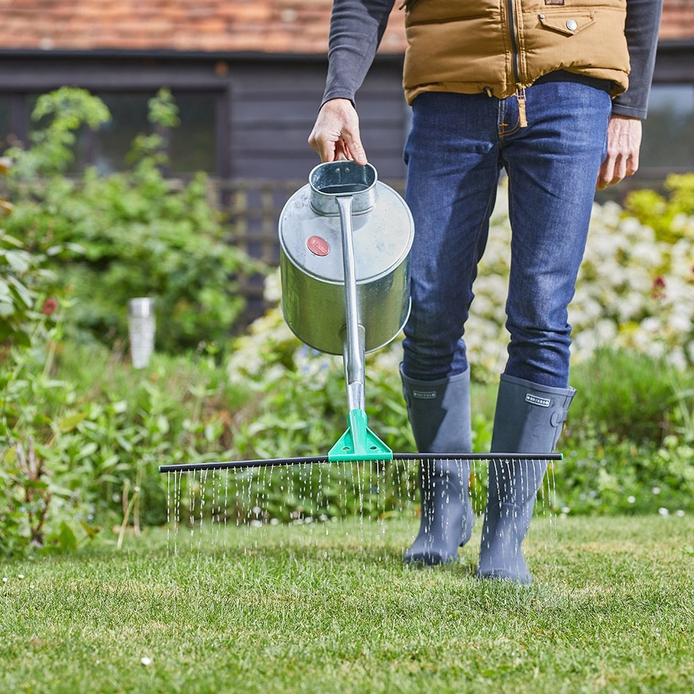 Weed & feed watering can nozzle
