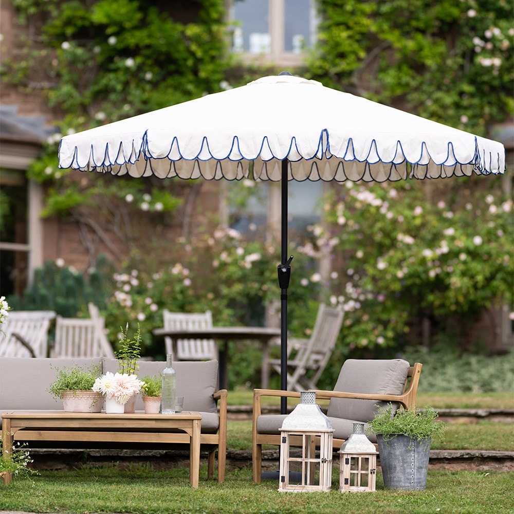 Contrast trim scallop edge parasol - cream