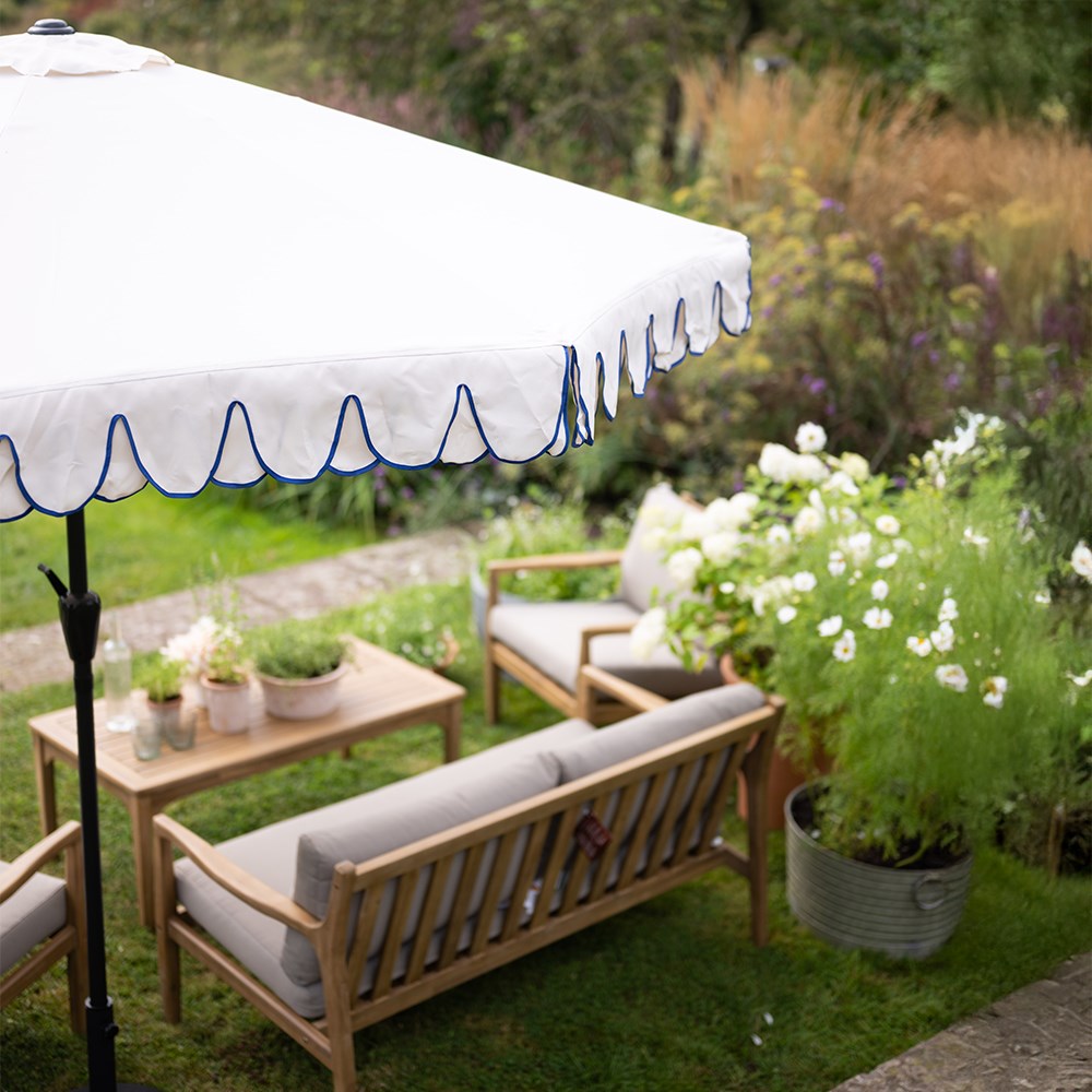 Contrast trim scallop edge parasol - cream