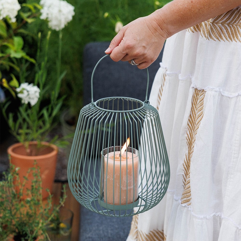 Metal lantern with handle