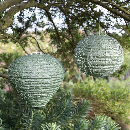 Solar globe lantern - green