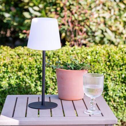 Rechargeable table lamp