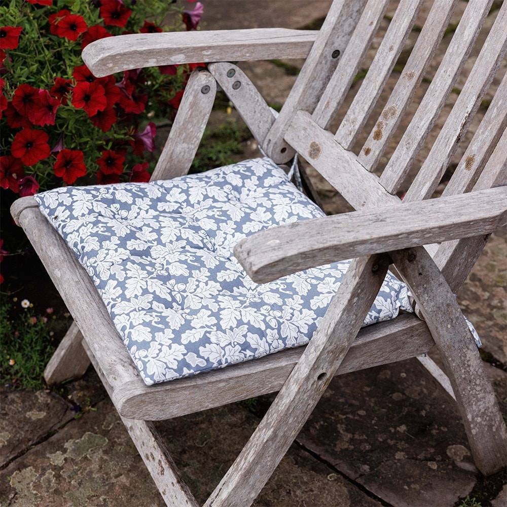 Blue oakleaf print seat cushion