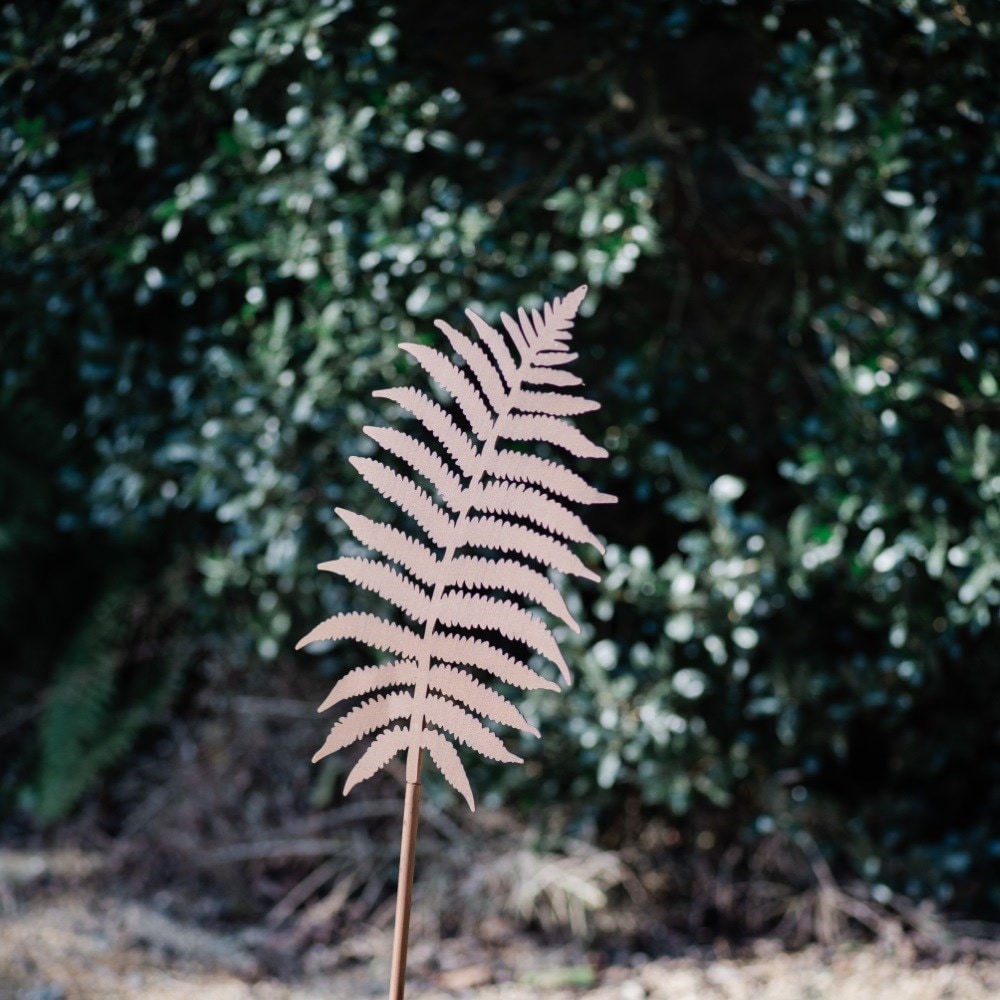 Rusted fern stake small 