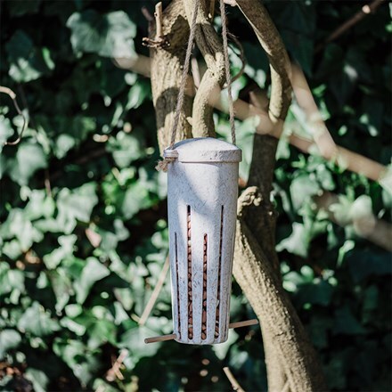 Sustainable peanut bird feeder - chaff