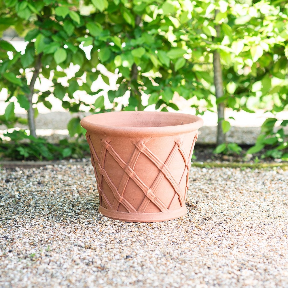 Terracotta basket pot