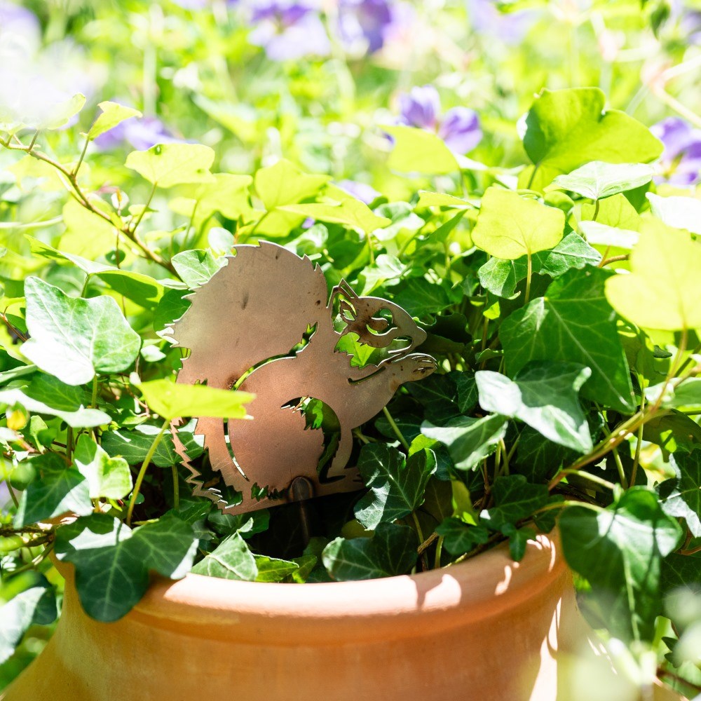 Squirrel pot stake - rust