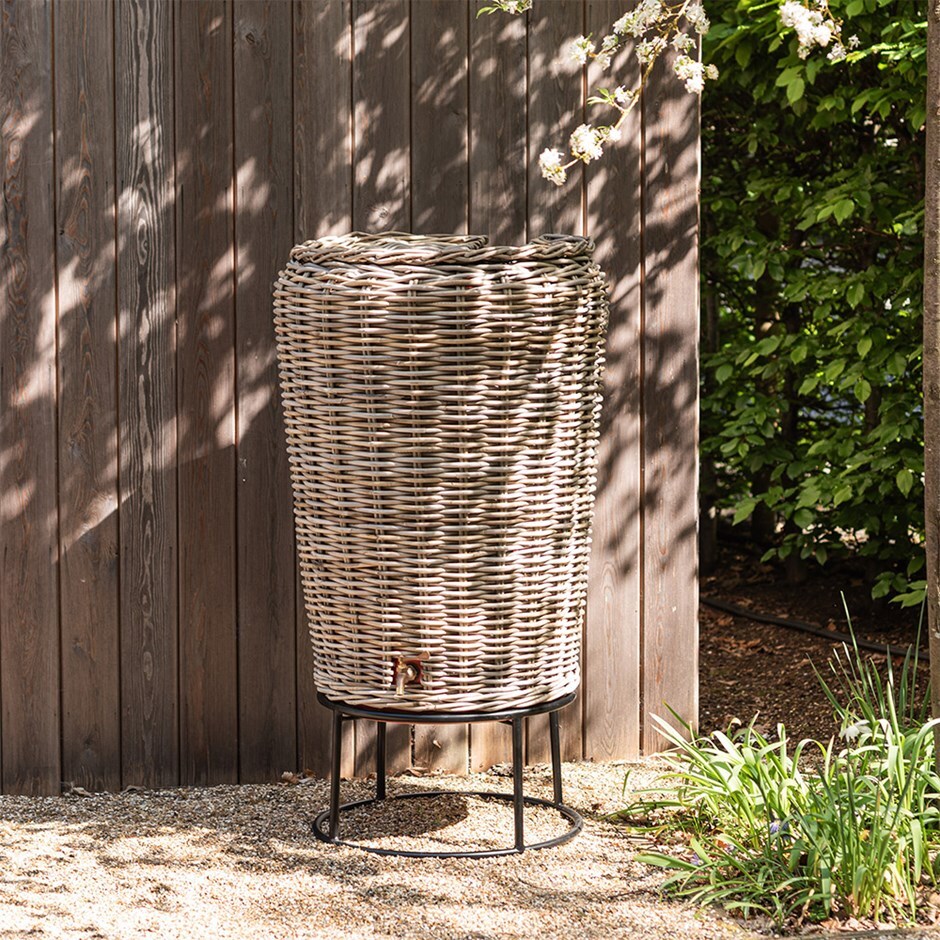Round rattan water butt