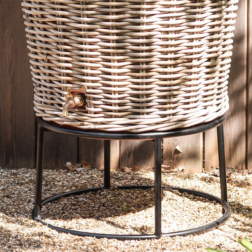 Round rattan water butt