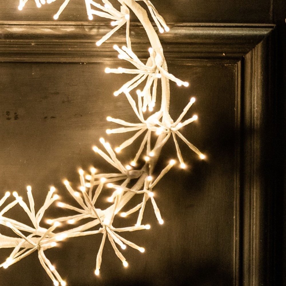 Light up wreath - warm white