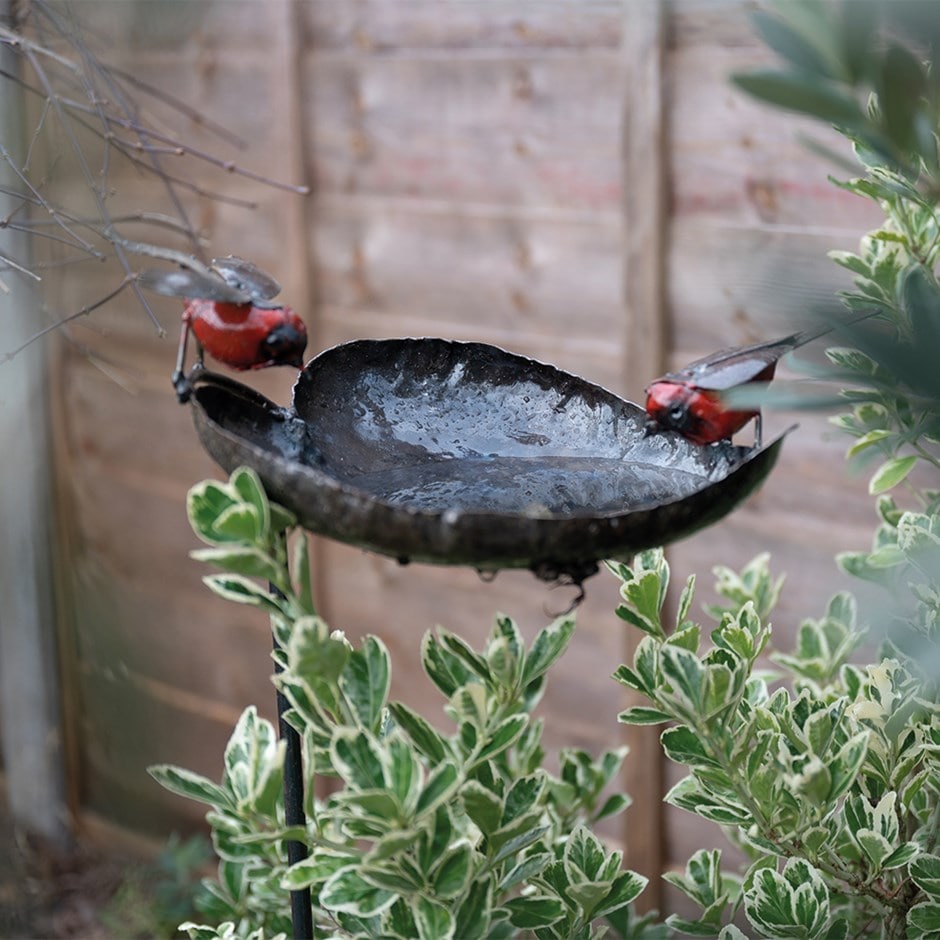Leaf bird feeder on stake