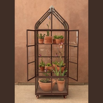 Gardener's terrace growhouse