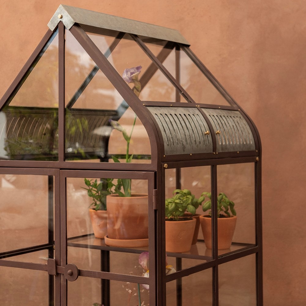 Gardener's terrace growhouse
