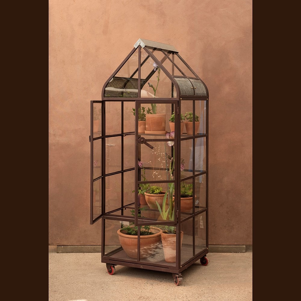 Gardener's terrace growhouse