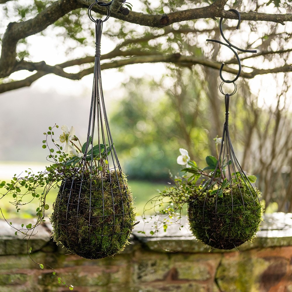 Weaver nest basket