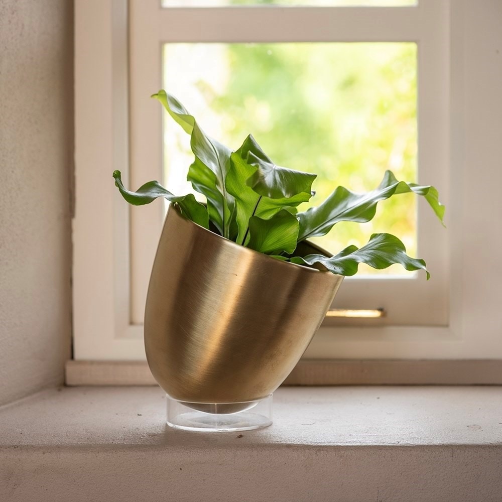 Tipping drop pot - brass