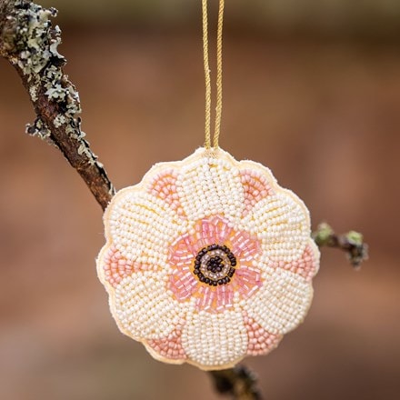 Beaded white daisy