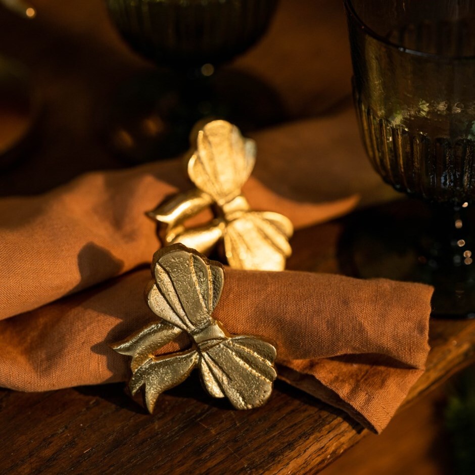 Gold bow napkin ring