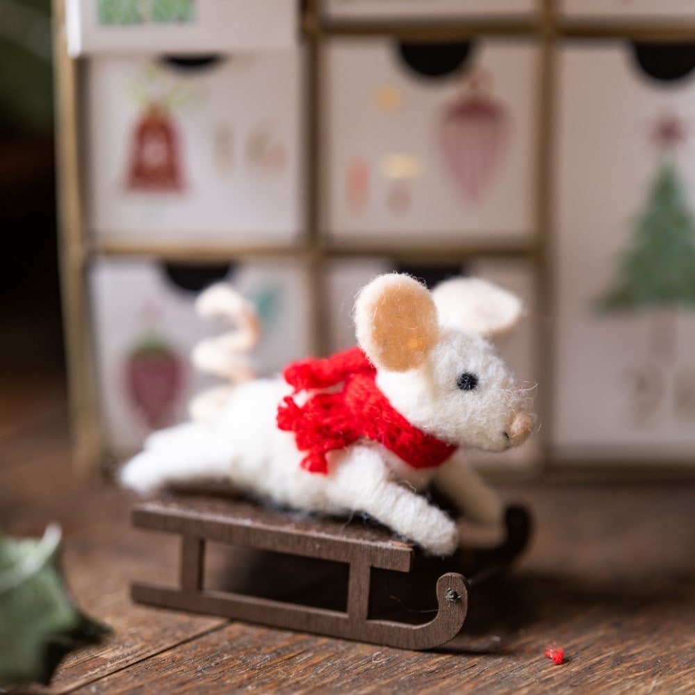 Felt sleighing mouse