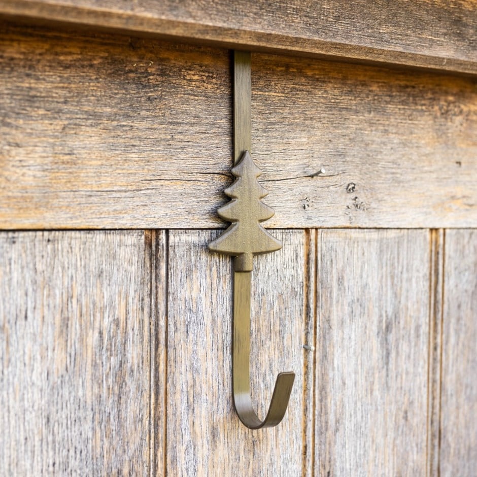 Tree wreath hanger