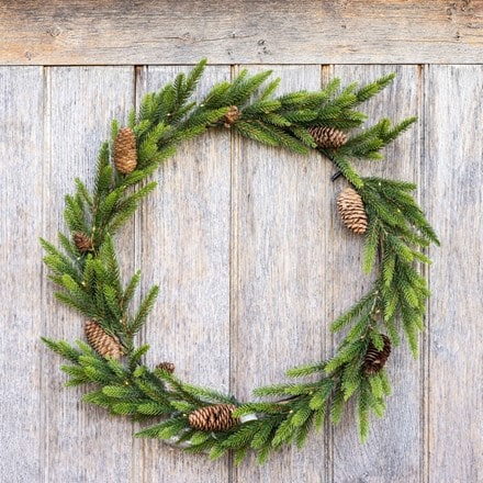 Slim light up wreath with pinecones