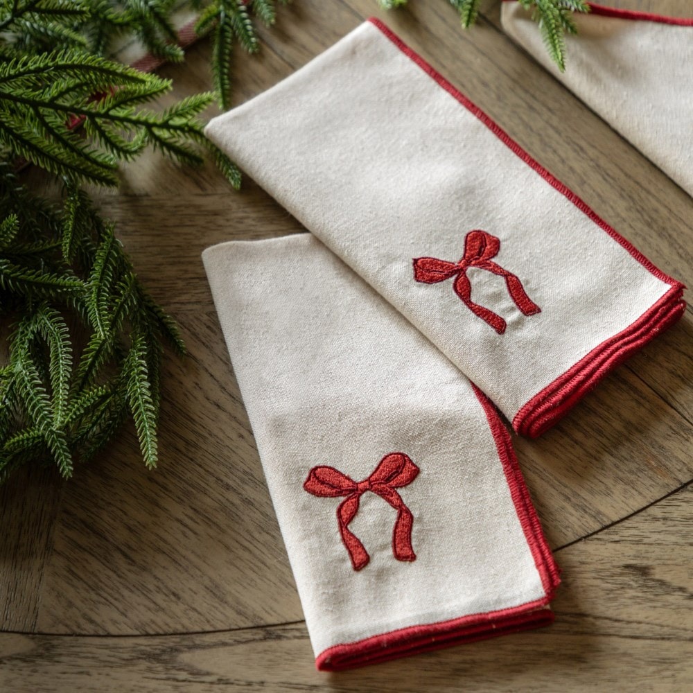 Four bow design napkins