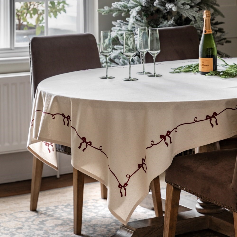 Bow design table cloth