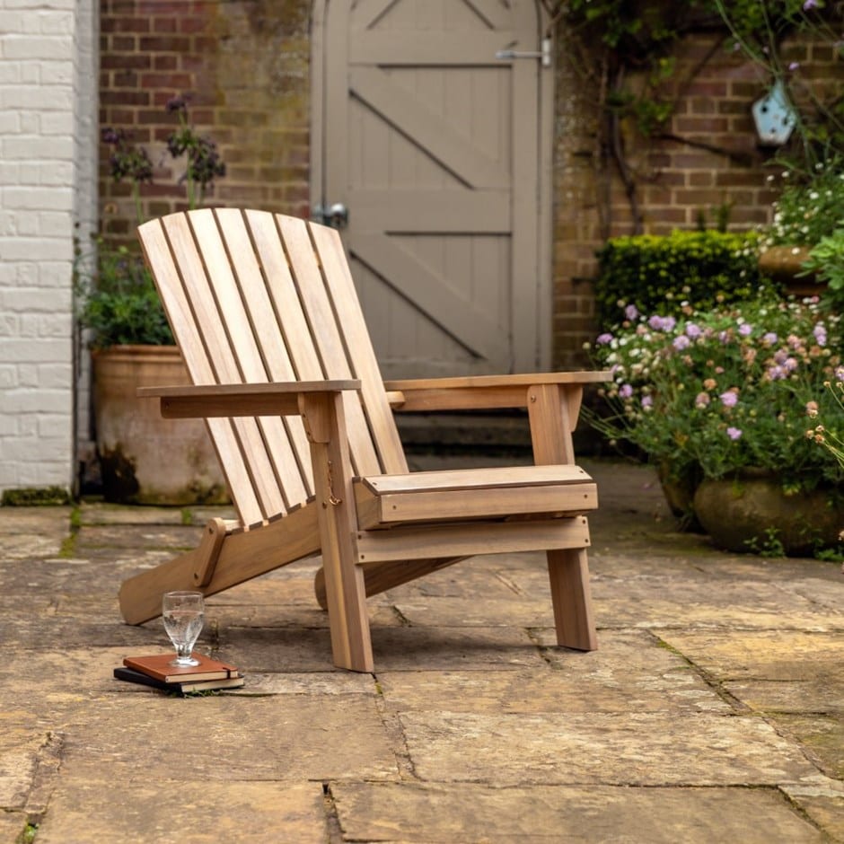 Wooden lounger chair